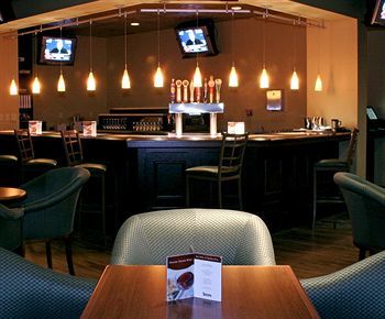 Four Points By Sheraton Kansas Airport 3*