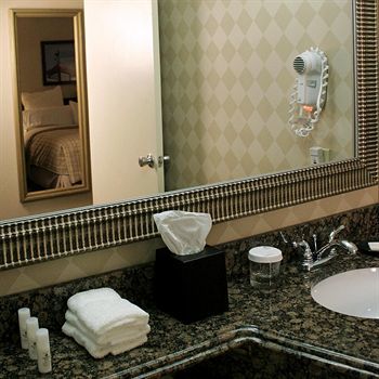 Four Points By Sheraton Kansas Airport